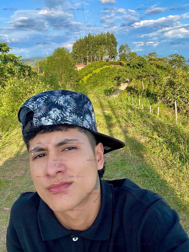 FOTOS DE JOVEN PAISA VERGON LECHERO CONTENIDO EXCLUSIVO