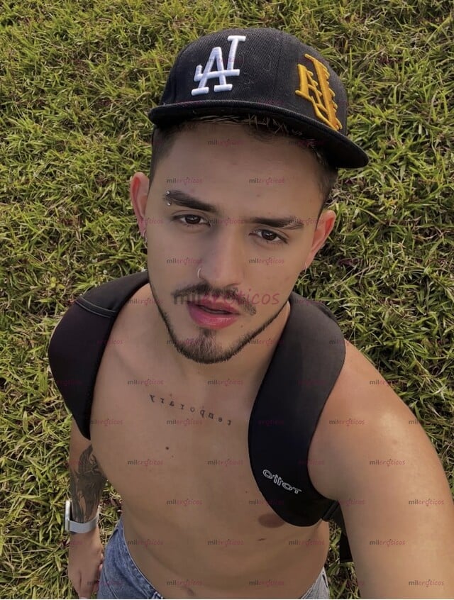 FOTOS DE JOVEN UNIVERSITARIO HETERO ARRECHO CALIENTE SI NO SOY NO PAGAS