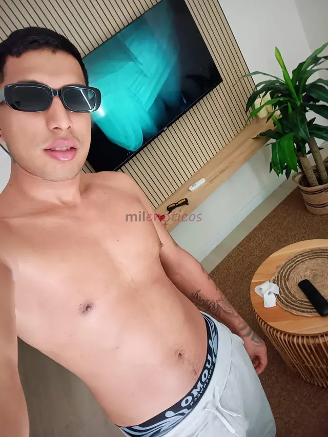 Hola soy brayan tu chico de compania 100 exclusivo activo de 23 cm varonil discreto y educado estoy dispuesto a complacer tus mayores deseos sexuales...