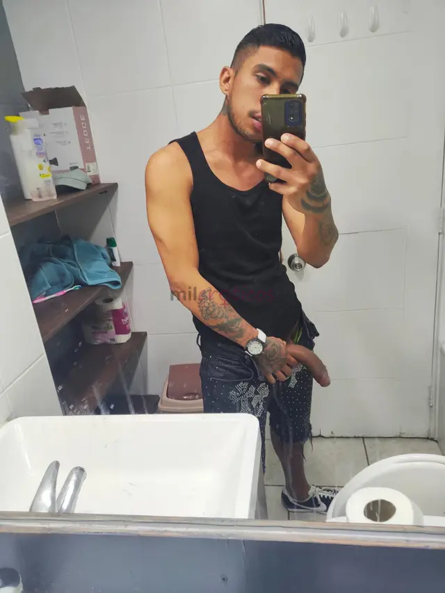 Hola soy brayan tu chico de compania 100 exclusivo activo de 23 cm varonil discreto y educado estoy dispuesto a complacer tus mayores deseos sexuales...