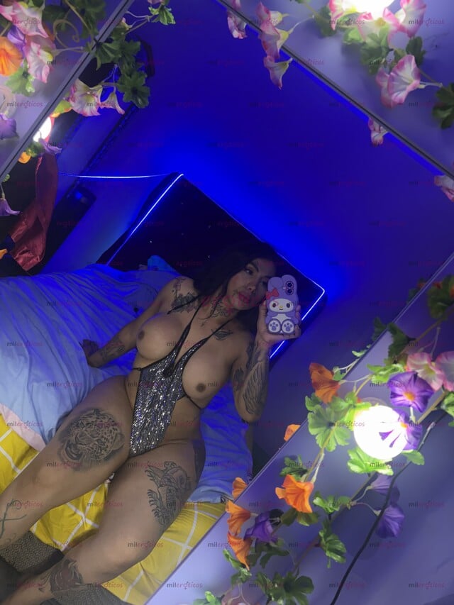 FOTOS DE TATUADA CALIENTE Y COGELONA ,ENORME CULO Y TETAS RICAS