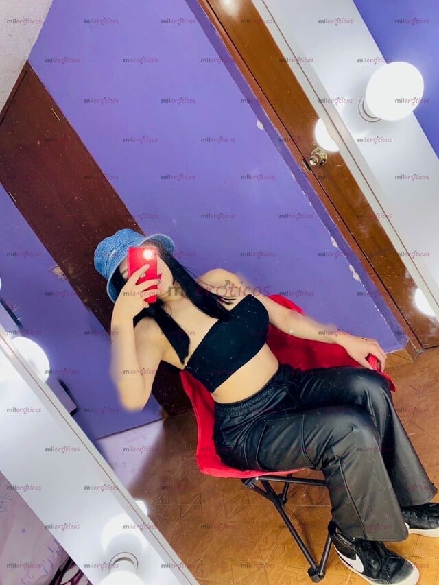 FOTOS DE JOVENCITA RICA, ESTUDIANTE, FIESTERA Y FOGOSA CON NALGAS Y TETAS ENORMES