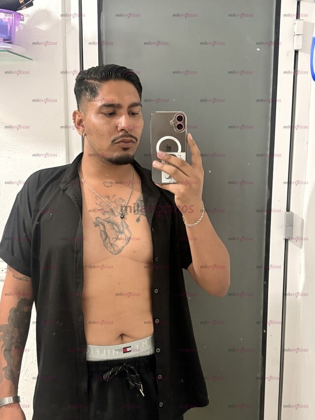 FOTOS DE SOY CHECO UN HOMBRE MORENO CON CUERPO NATURAL MUY CALIENTE