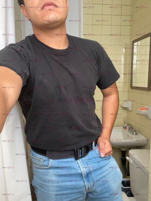 FOTOS DE JOVEN COMPLACIENTE, DOTADO, SUPER LIMPIO Y SOBRE TODO CALIENTE.