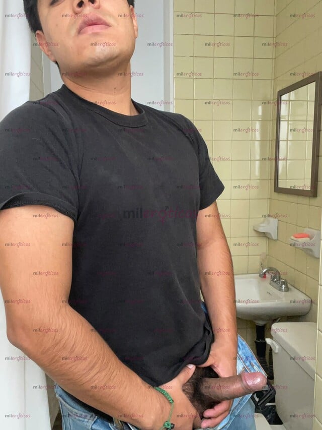 FOTOS DE JOVEN COMPLACIENTE, DOTADO, SUPER LIMPIO Y SOBRE TODO CALIENTE.