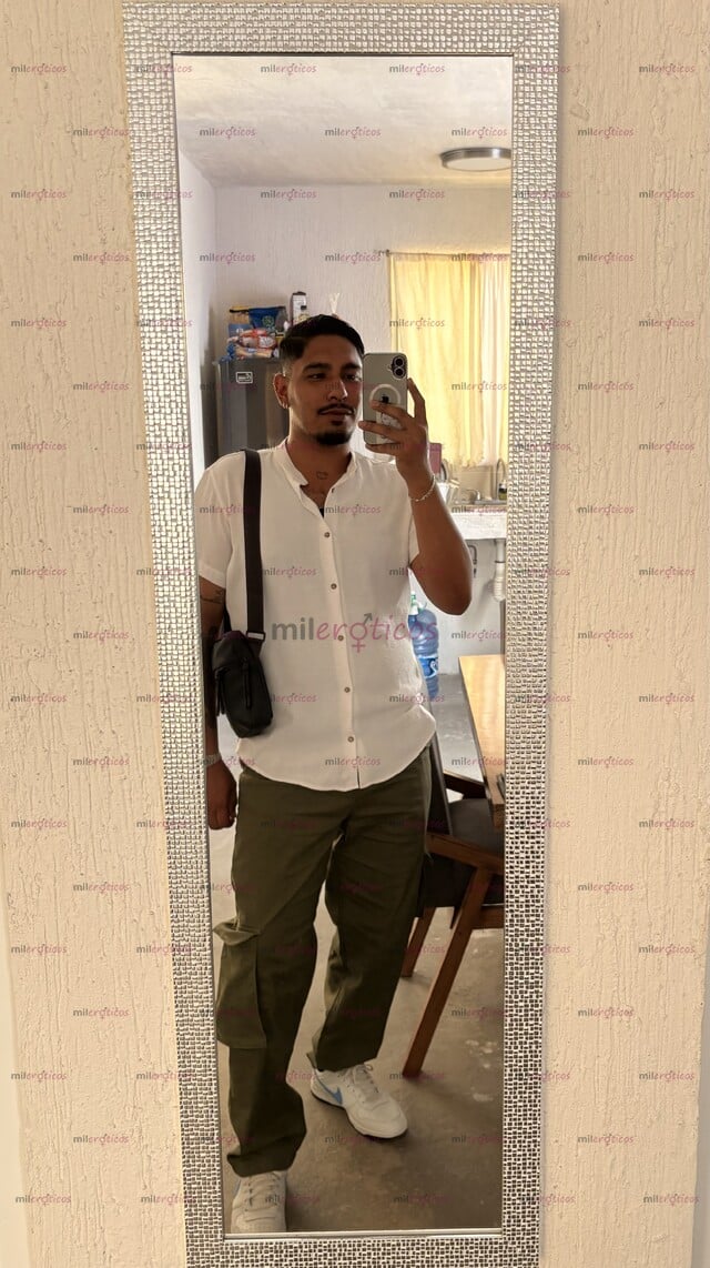 FOTOS DE SOY CHECO UN HOMBRE MORENO CON CUERPO NATURAL MUY CALIENTE