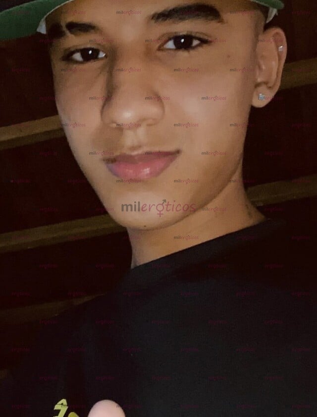 FOTOS DE JOVEN DE 18 AÑOS, EN MEDELLÍN, SOLO HOMBRES ACTIVOS