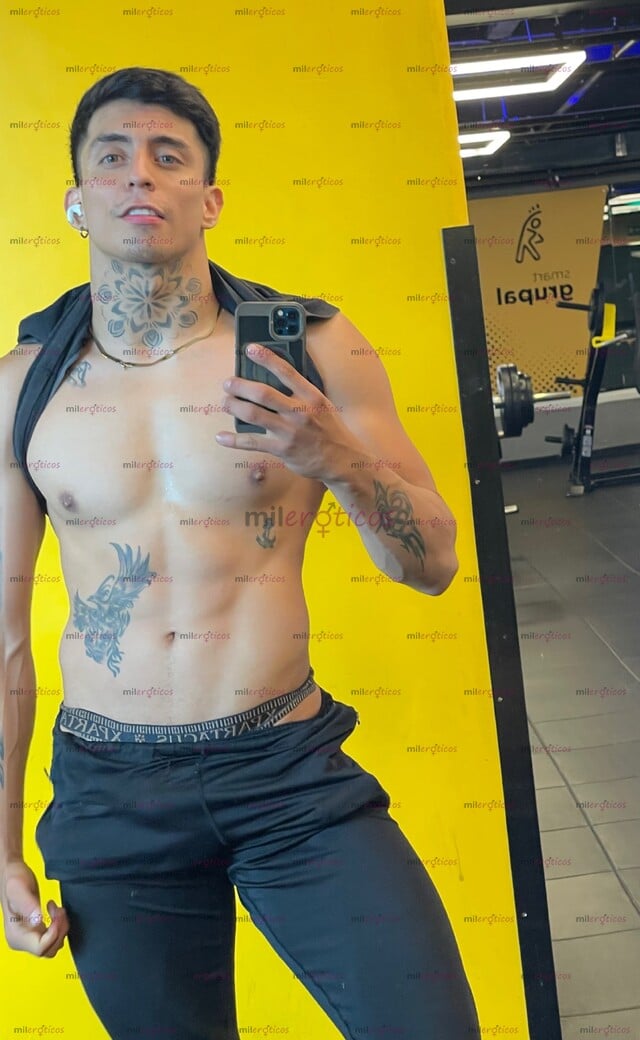 FOTOS DE JOVEN VERGON DISPUESTO A COMPLACERTE MASAJISTA DE PASO