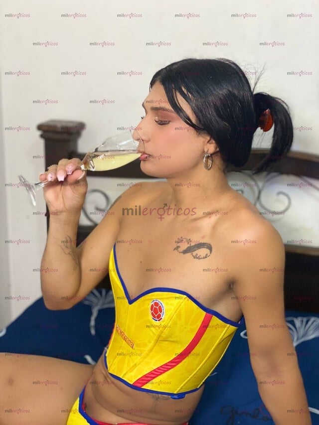 FOTOS DE HOLA SOY CHAROL SOFÍA UNA LINDA TRANS BERGONA Y TRAGONA DE LECHE