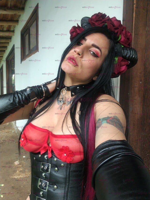 FOTOS DE VICTORIA BLACK ROCKERITA DOMINANTE OJOS VERDES