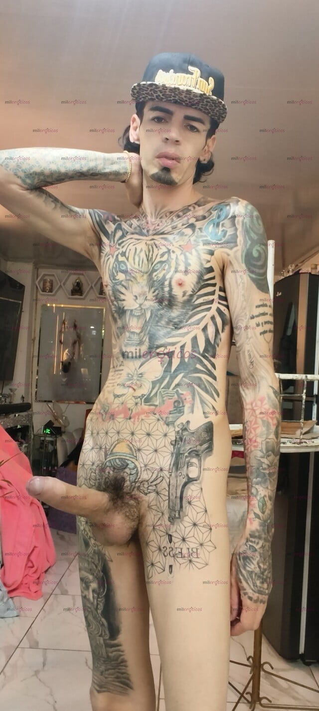 FOTOS DE FLACO ACTIVO BLANCO TATUADO SERIO RESERVADO