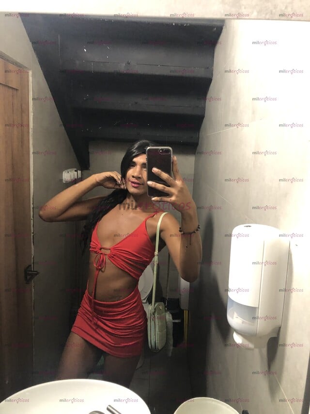 FOTOS DE POLLITA DESCOMPLICADA Y CON MUCHAS GANAS DE CUMPLIR TUS FANTASIAS.