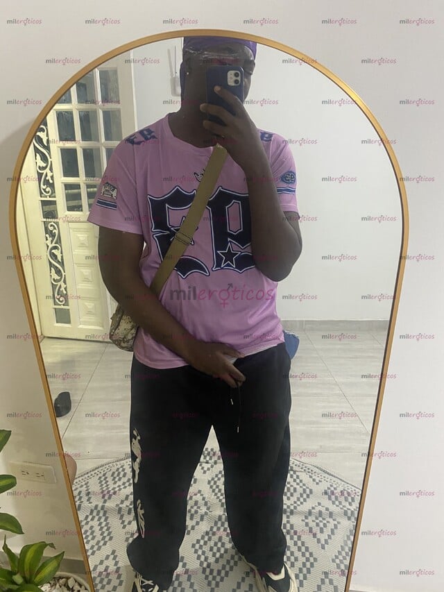FOTOS DE CHICO NEGRO UNIVERSITARIO. VERSÁTIL APASIONADO Y JUGUETÓN