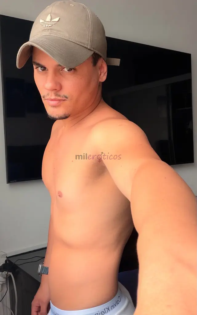 Me chamo bernardo tenho 25 anos jovem 19 cm discreto e fudedoracompanhante a sua disposicao sempre bem vestido cheiroso educado safado e uma otima com...