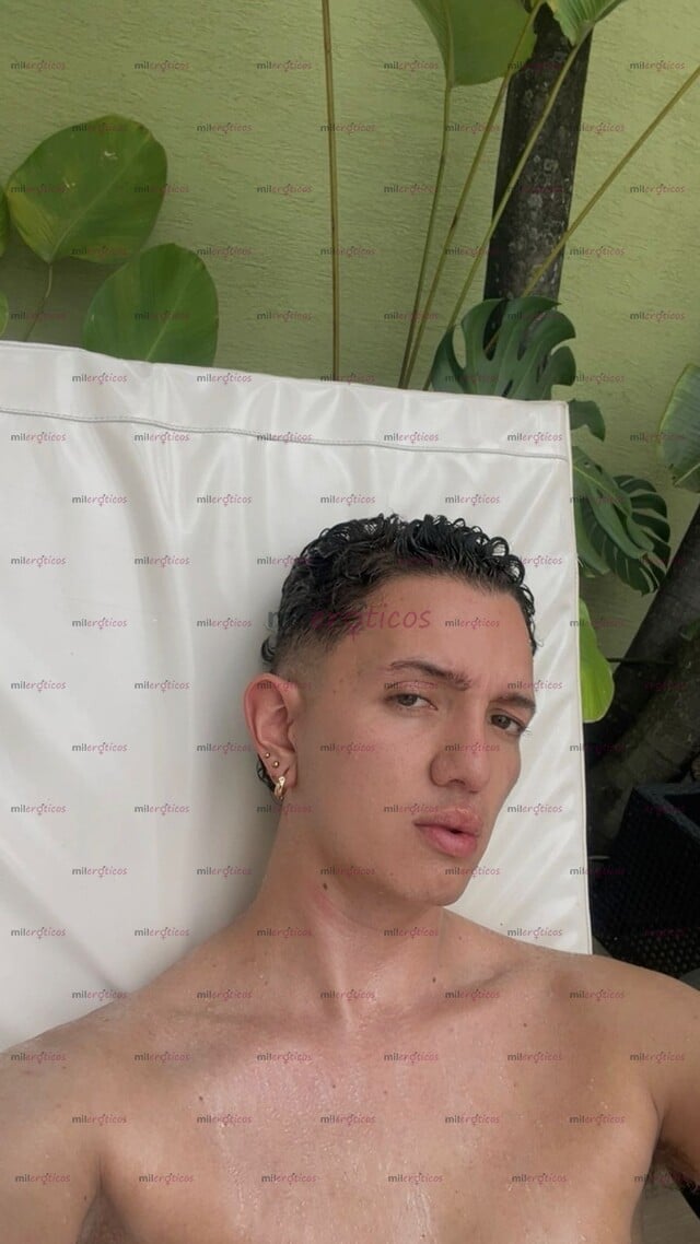 FOTOS DE JOVEN UNIVERSITARIO CON GANAS DE EXPERIENCIAS