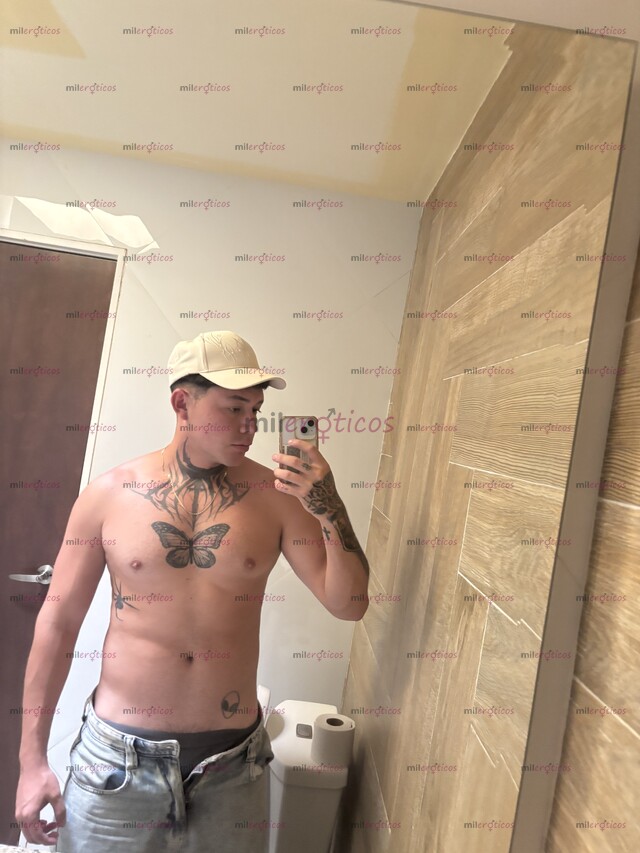FOTOS DE JOVEN CACHONDO TATUADO, VAMOS A PASARLA RICO ESCRÍBEME