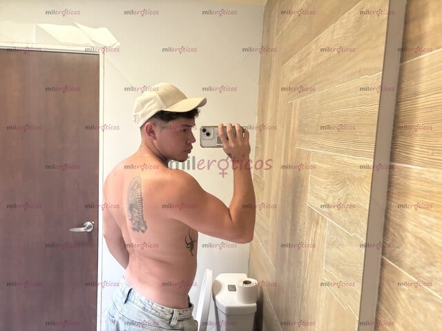 FOTOS DE JOVEN CACHONDO TATUADO, VAMOS A PASARLA RICO ESCRÍBEME