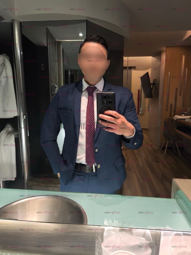 FOTOS DE FETICHE DE PIES CON TRAJEADO TWINK VARONIL