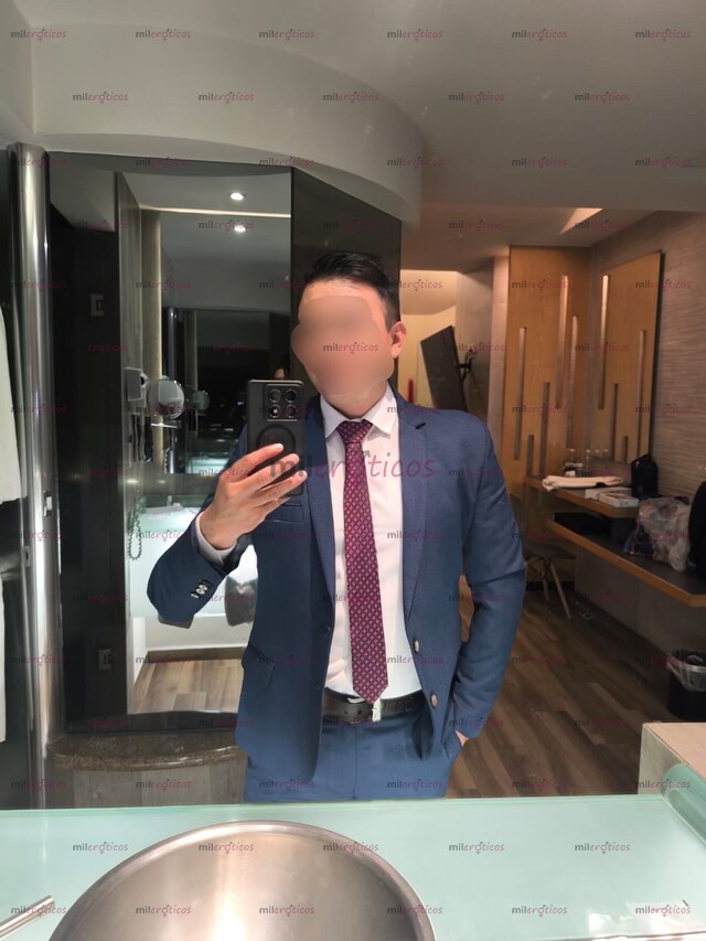 FOTOS DE FETICHE DE PIES CON TRAJEADO TWINK VARONIL