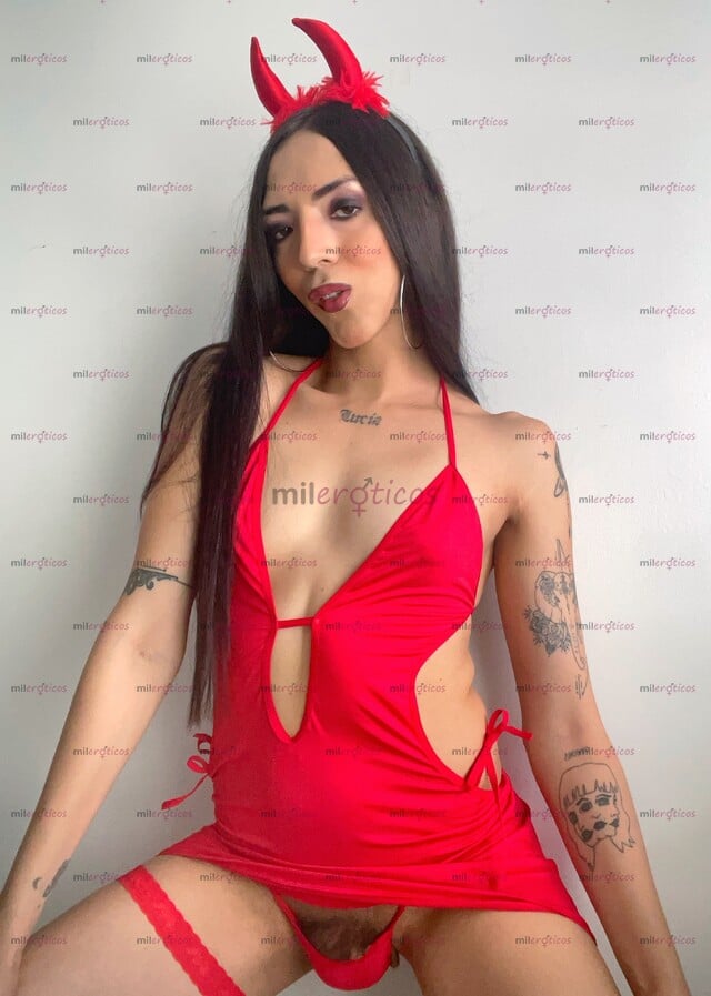FOTOS DE HERMOSA LAURA, FULL ORAL AL NATURAL, BESOS HUMEDOS, LLUVIA DORADA, PIES LINDOS