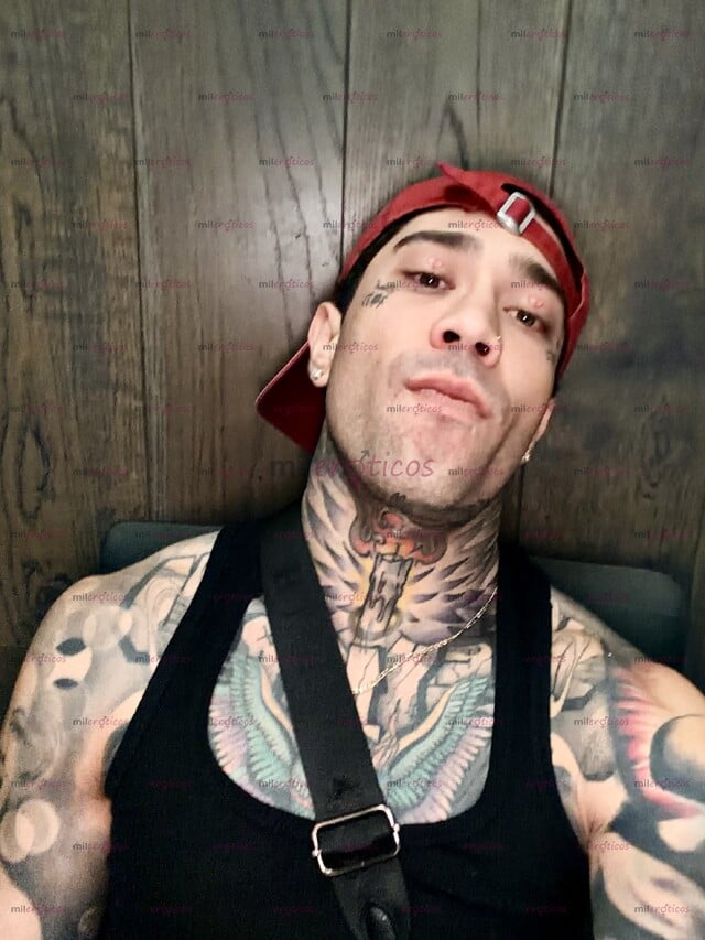 FOTOS DE GUAPO TATUADO Y VERGON 22CM PARA DAMAS Y PAREJAS