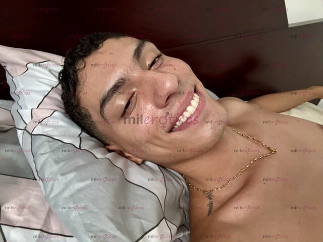 FOTOS DE POLLO CALEÑO VERSÁTIL JOVEN ARRECHO CALIENTE DISFRUTE