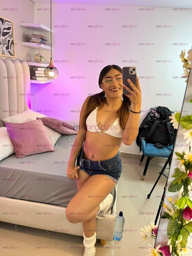 FOTOS DE SOY UNA JOVENCITA MUY COMPLACIENTE Y TRAVIESA , EXPERTA EN HACERTE VENIR