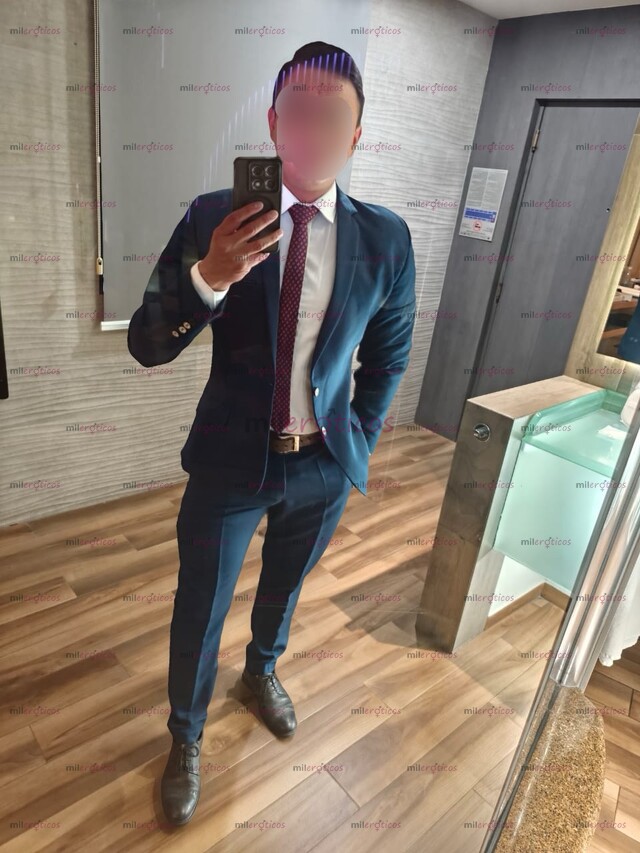 FOTOS DE FETICHE DE PIES CON TRAJEADO TWINK VARONIL