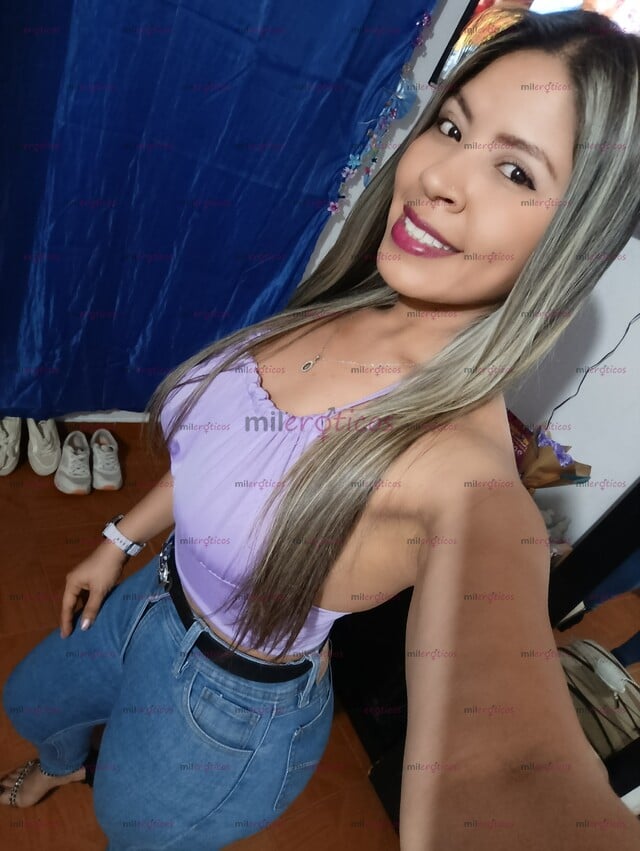 FOTOS DE WENDY VANESA UNA MUJER SERIA Y CENTRADA EN SU TRABAJO,