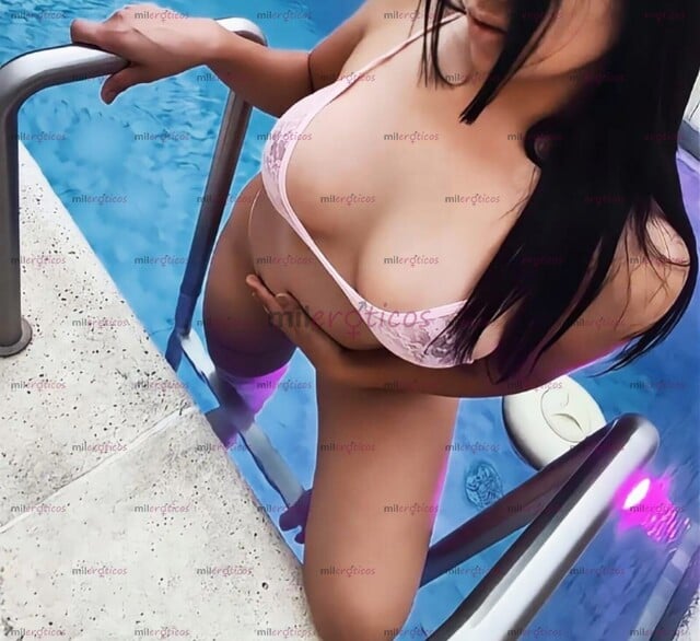 FOTOS DE SOFIA RICA COLOMBIANA, CON TETAS OPERADAS Y CURVAS QUE HABLAN X SI SOLAS...