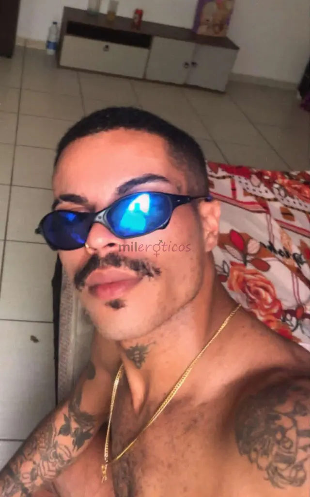 Oi tudo bem sou lukas brasil baixinho dotado ativo pau grosso leitador cheiro de tesao moreno chocolate tatuado eduardo gentileza cheiroso boa companh...