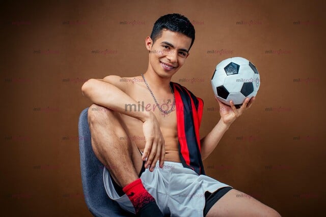 FOTOS DE JOVEN SERIO Y VERGON CN SITIO RESERVADO VERGA GRUESA VERSÁTIL COMPLACIENTE