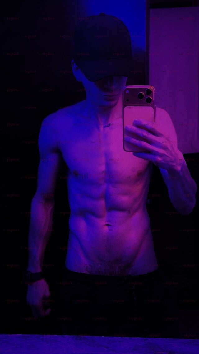 FOTOS DE VERGOTA DE 23CM. TWINK MORBOSO PROFESSIONAL SCORT & PORNSTAR.