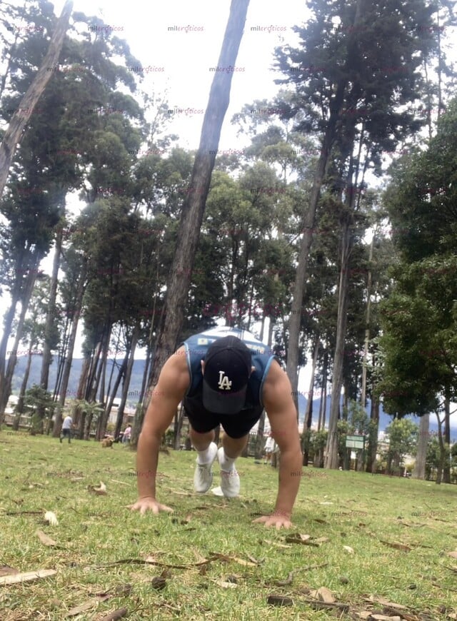 FOTOS DE MACHO MORENO DISPONIBLE PARA HACERTE PASAR UN MUY BUEN RATO