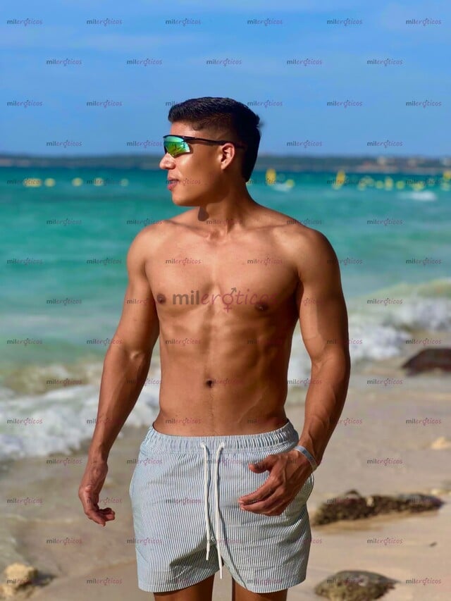 FOTOS DE MACHO ATLETA SERIO , VERGA DURA VENOSA Y GRUESA.