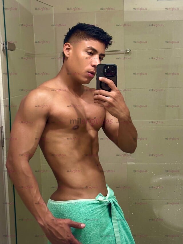 FOTOS DE MACHO ATLETA SERIO , VERGA DURA VENOSA Y GRUESA.