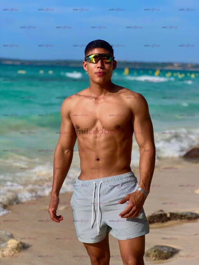 FOTOS DE MACHO ATLETA SERIO , VERGA DURA VENOSA Y GRUESA.