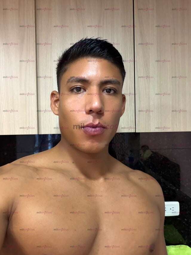 FOTOS DE MACHO ATLETA SERIO , VERGA DURA VENOSA Y GRUESA.