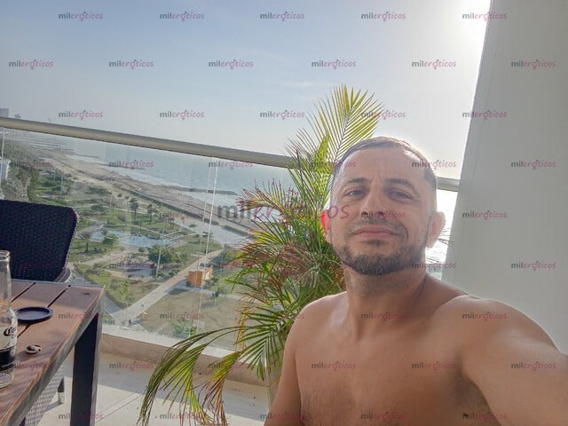 FOTOS DE CHEF CON GANAS DE COMPLACER TUS DESEOS Y ÓRDENES