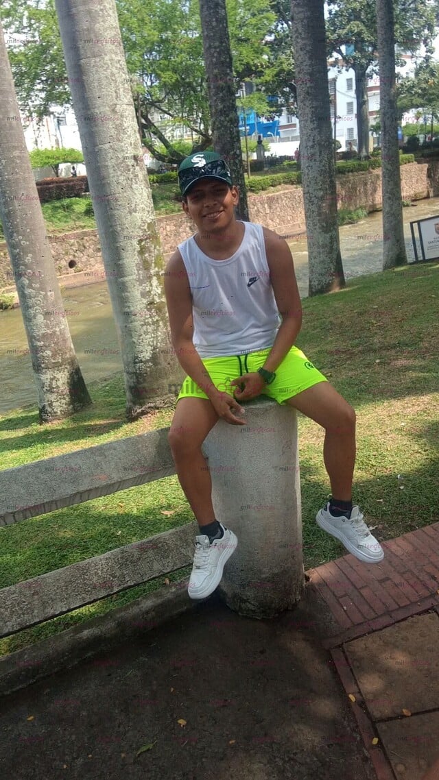 FOTOS DE CHICO COMPLACIENTE JOVEN MORENO VERGON VARONIL