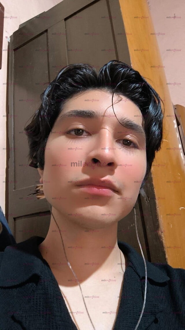 FOTOS DE CHICO DOTADO CON 22CM DE VERGA JOVEN Y ATRACTIVO PARA MUJERES SOLTERAS O CASADAS