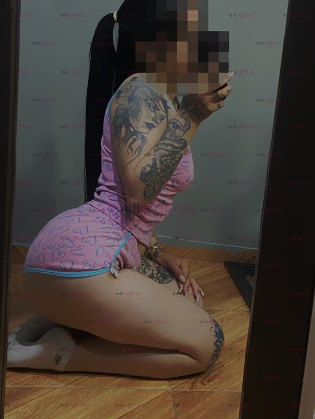 FOTOS DE EMILY TATUADA NATURAL, EXCELENTES CURVAS Y HERMOSO ROSTRO