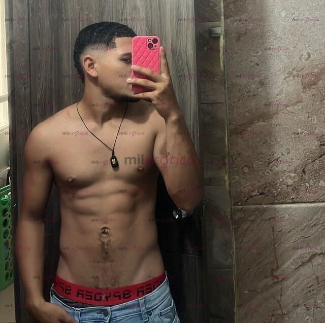 FOTOS DE MACHO DOTADO EXCLUSIVO DISCRETO DISPUESTO A COMPLACERTE TODAS TUS FANTASÍAS