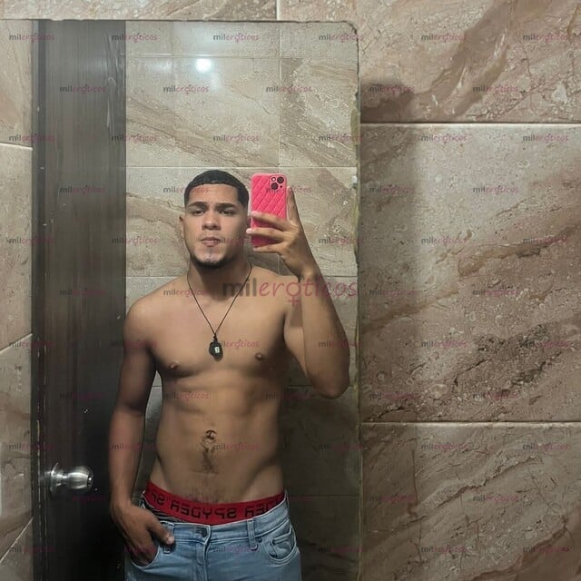 FOTOS DE MACHO DOTADO EXCLUSIVO DISCRETO DISPUESTO A COMPLACERTE TODAS TUS FANTASÍAS