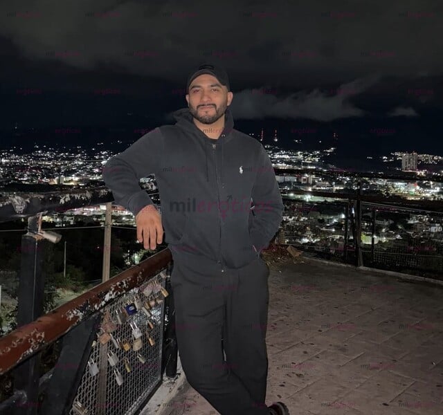 FOTOS DE MEXICANO TONIFICADO , MORENO LISTO PARA ANTENDERTE Y HACER QUE PASES UN MUY BUEN