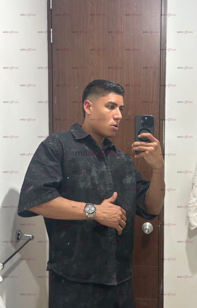 FOTOS DE MACHO ATLETA SERIO , VERGA DURA VENOSA Y GRUESA.