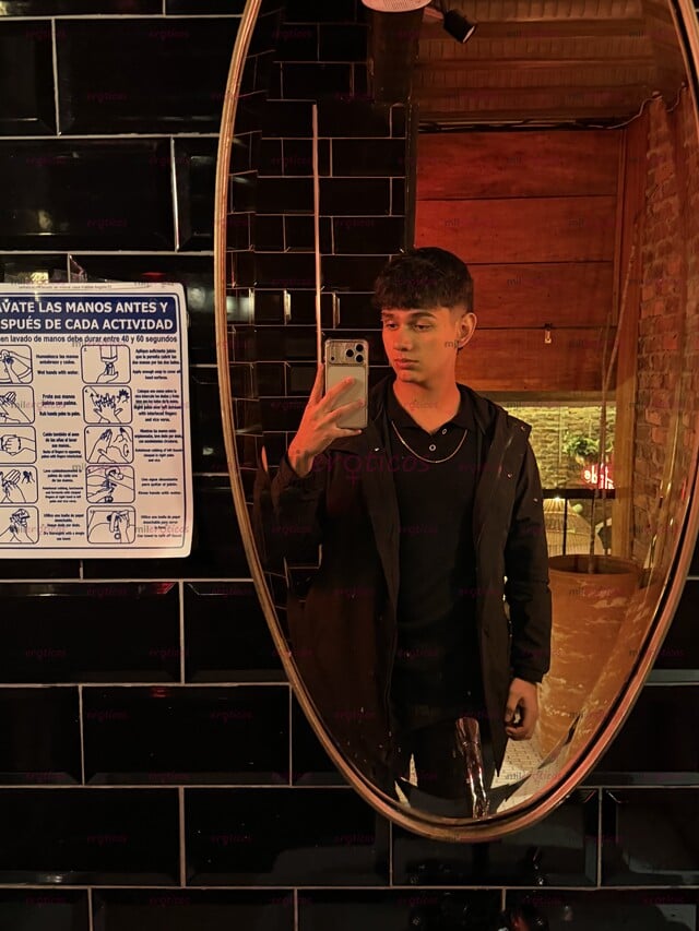 FOTOS DE ME LLAMO SEBASTIÁN, SOY UN GUAPO CHICO GAY CACHONDO