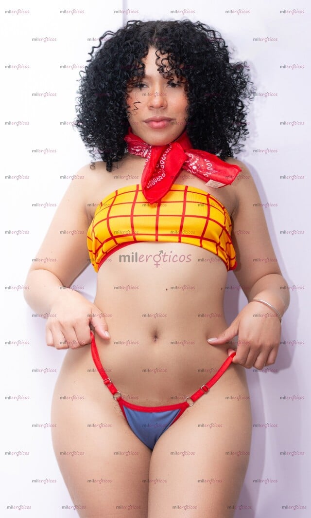 FOTOS DE ARIANNA, MORENA. DIOSA DEL SQUIRT VEN PARA MOJARTE.