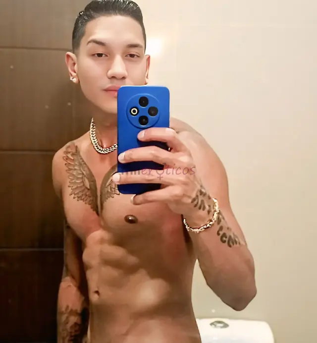 Hola amor soy anthony tu chocolate smith nueva temporada y tiempo corto soy lo que buscas entregame tus mejores deseos y ven a conocerme soy muy higie...