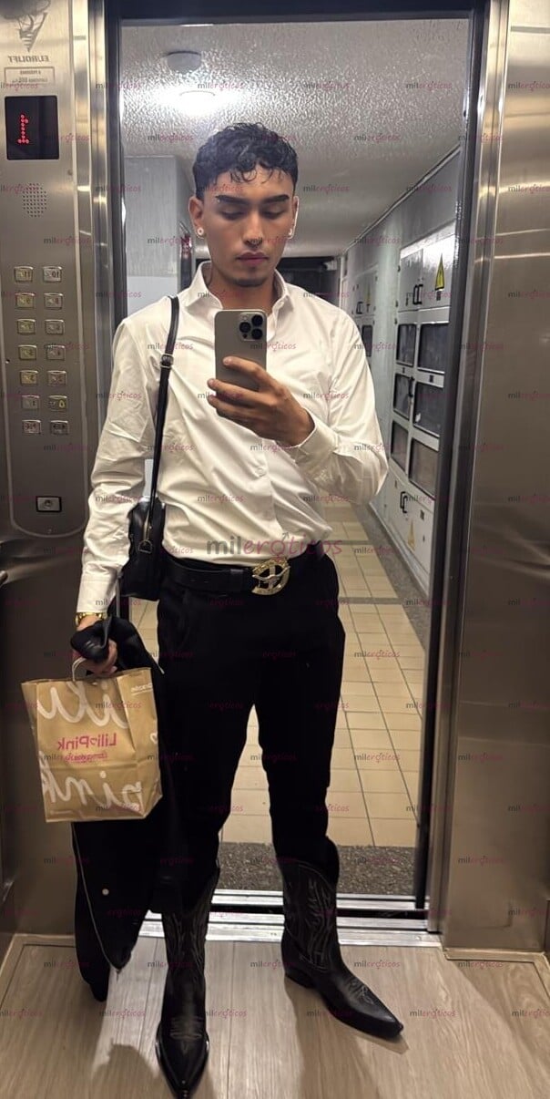 FOTOS DE JOVEN COLOMBIANO MORBOSO Y JUGUETÓN . POCOS LÍMITES !!!